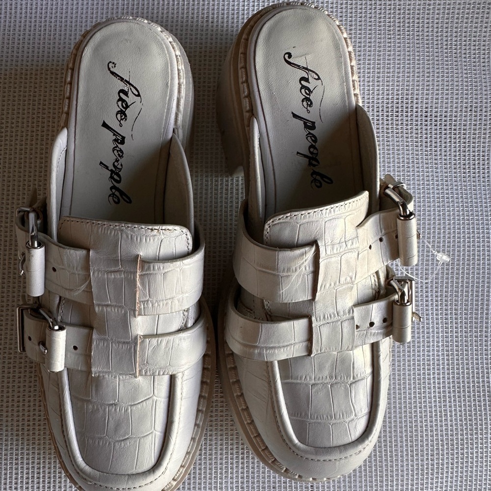 FREE PEOPLE Buckle Lyra Lug Womens Loafers - OFF WHITE 36 size
